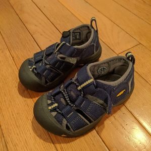 Like new toddler keens